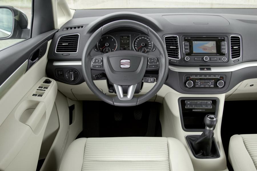  Seat Alhambra 2010 года  (фото 38 из 113)